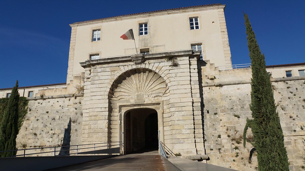 Porte royale - Du fort Vauban à l'université de Nîmes